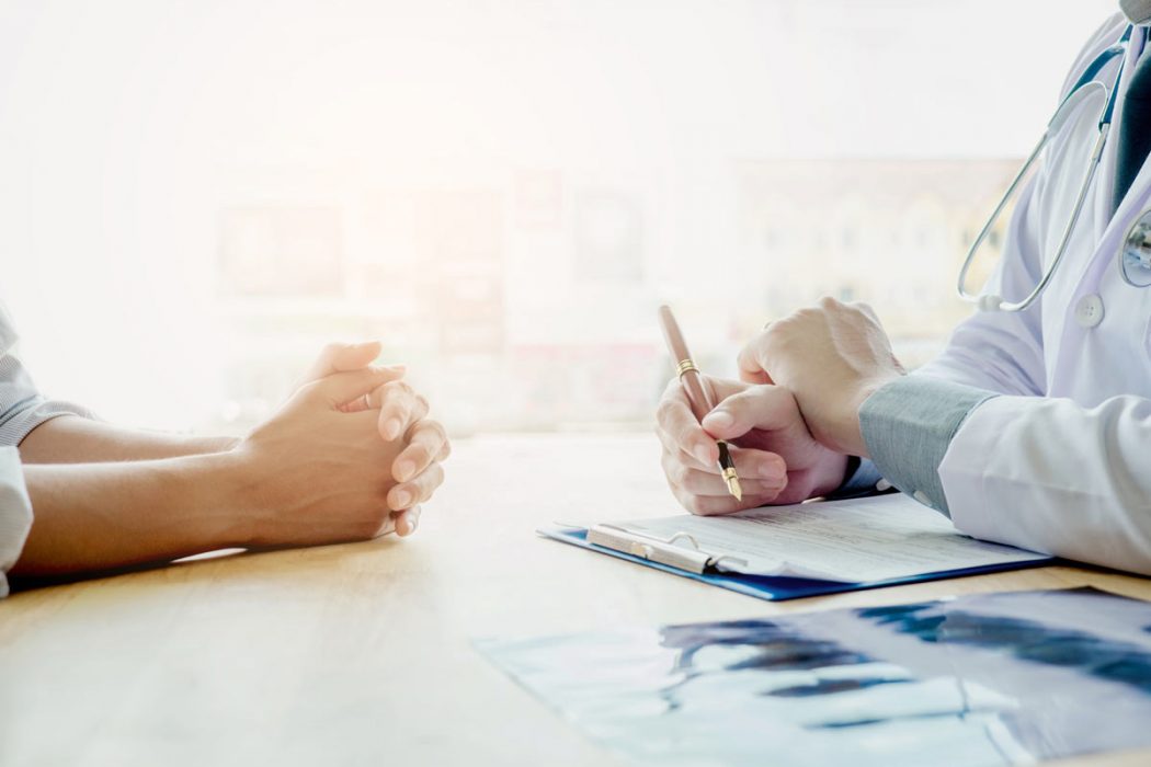 врач-психиатр и пациент